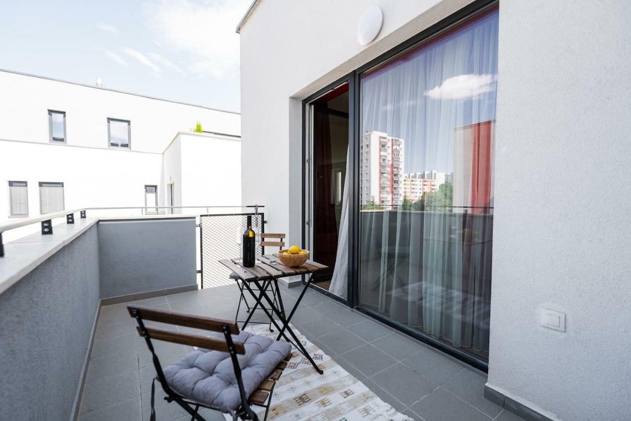 Private 5 Star 3 Room Flat And In-Door Pkg Nyitra Kültér fotó